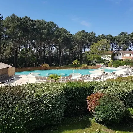 Holiday home Maison Charmante A Avec Piscine Partagee Et Terrasse Lacanau