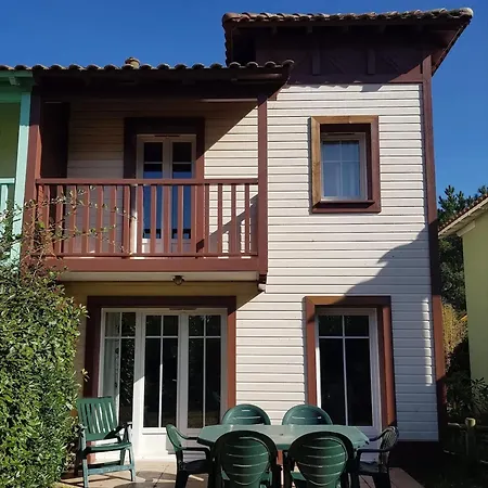 Holiday home Maison Charmante A Avec Piscine Partagee Et Terrasse Lacanau
