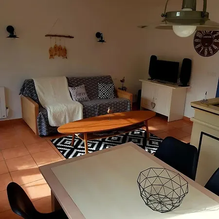 Holiday home Maison Charmante A Avec Piscine Partagee Et Terrasse Lacanau